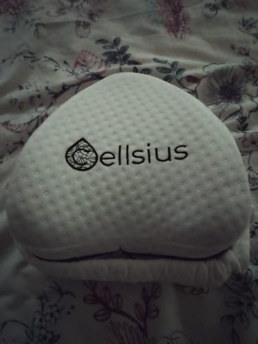 Avis photo d'un client sur Coussin Orthopédique Genoux Cellsius - Le secret d'un sommeil sans douleur