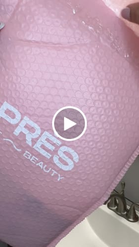 Customer video review of Cool + Glow Facial Towelettes