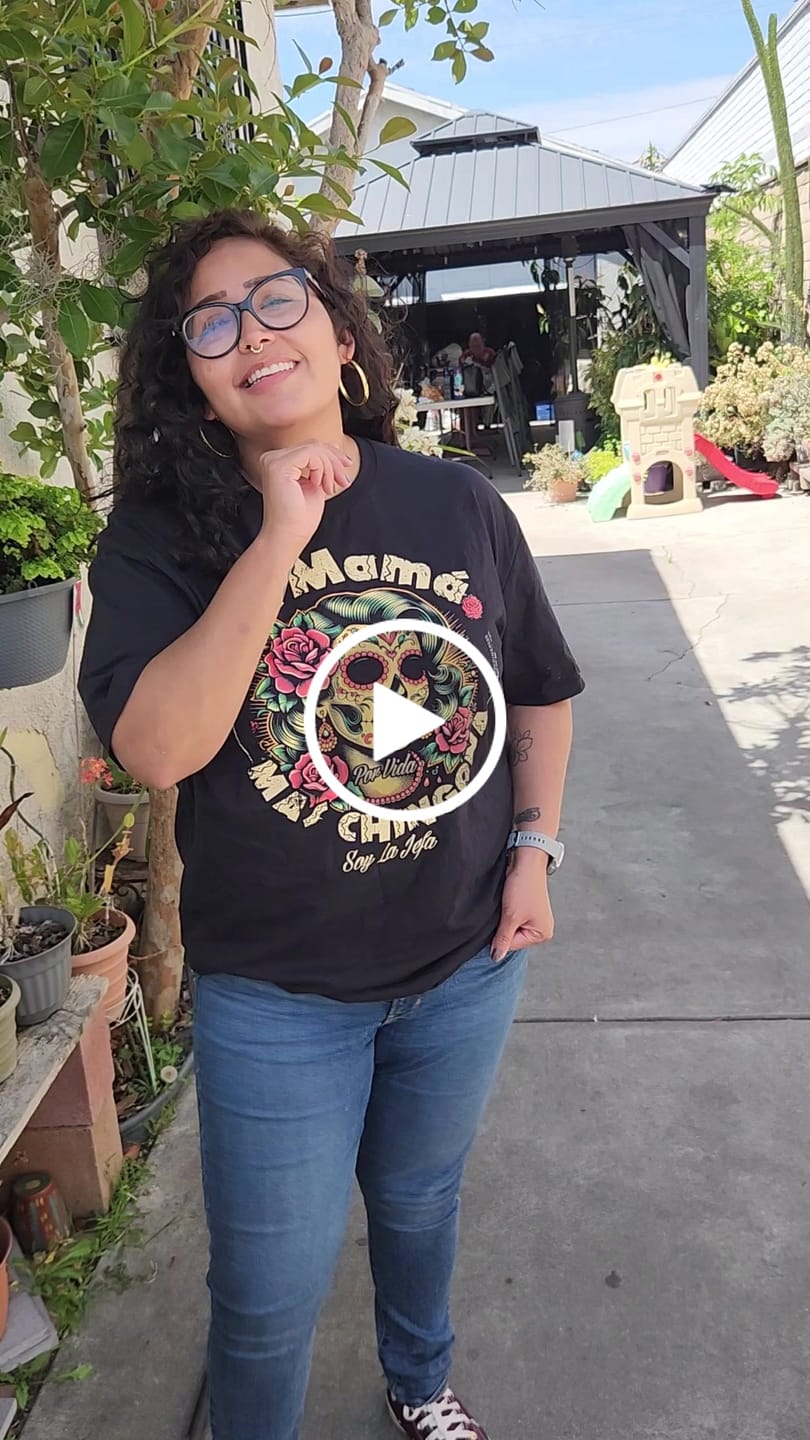 Customer video review of La Mamá Mas Chingona OG T-Shirt
