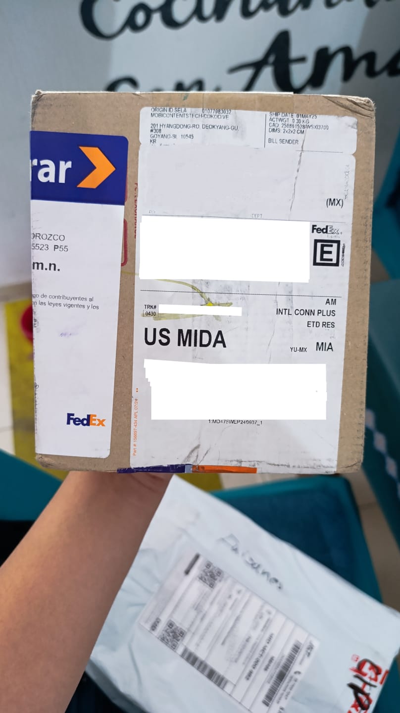 Customer photo review of HYBE OFFICIAL LIGHT STICK BATTERY