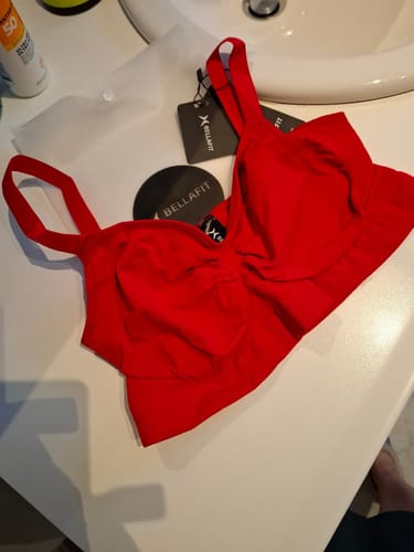 Customer photo review of Ashley - Seamless Shaping Bra with Adjustable Shoulder Straps