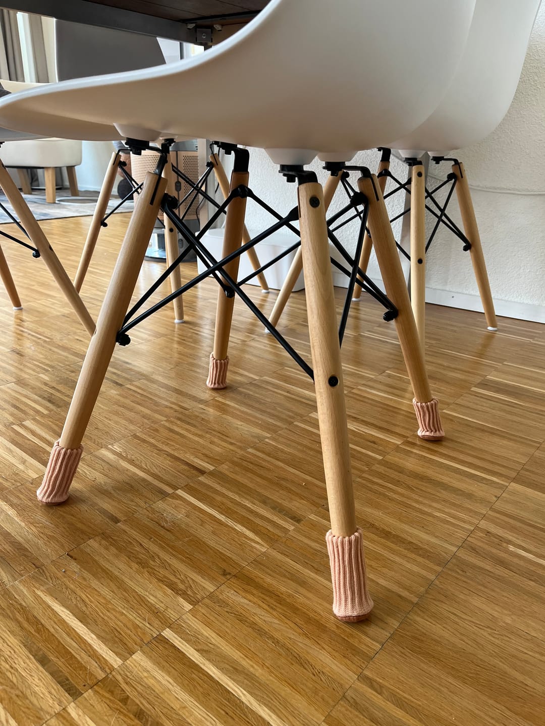 Customer photo review of Stuhlsocken Beige Rot 4er Set