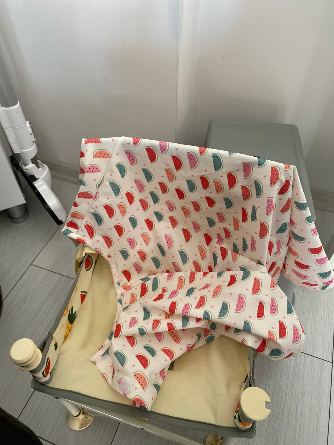 Customer photo review of Sıvı Geçirmez Etkinlik ve BLW Mama Önlüğü ve Kesesi Karpuz Desenli