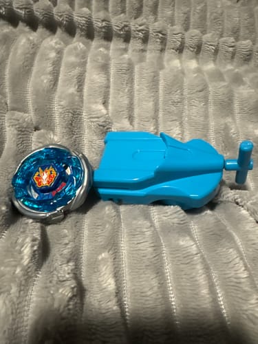 Customer photo review of Takara Tomy Storm Pegasus Beyblade BB-28 105RF Metal Fusion - With String Launcher