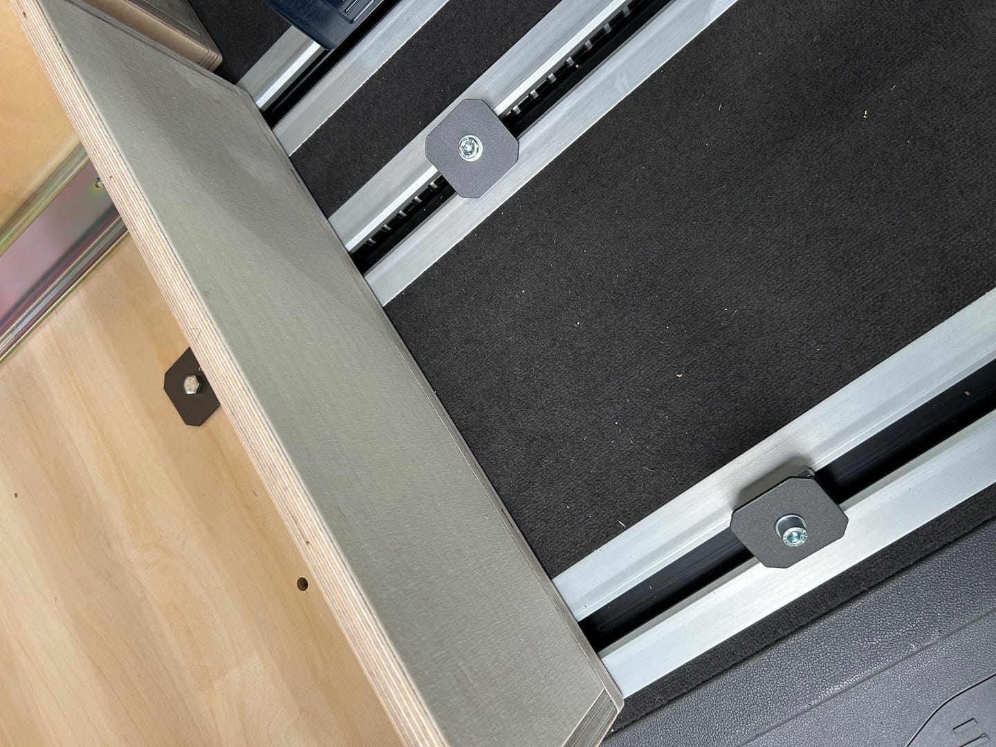 Customer photo review of VW T7 Multivan + California Nutenstein Fitting M8 Befestigung Schienensystem