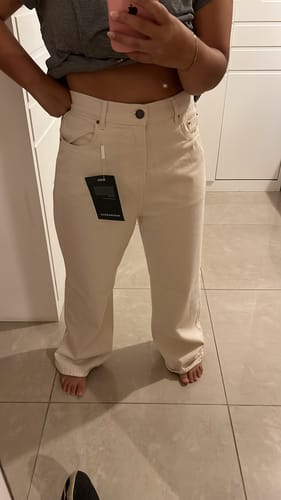Giulia V. review of Calça Jeans Reta Araçá Bege image 1 out of 1