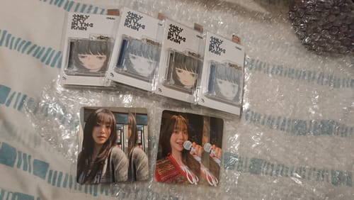 Customer photo review of [COKODIVE PRE-ORDER EVENT] CHUU - ONLY CRY IN THE RAIN 3RD MINI ALBUM PLATFORM VER