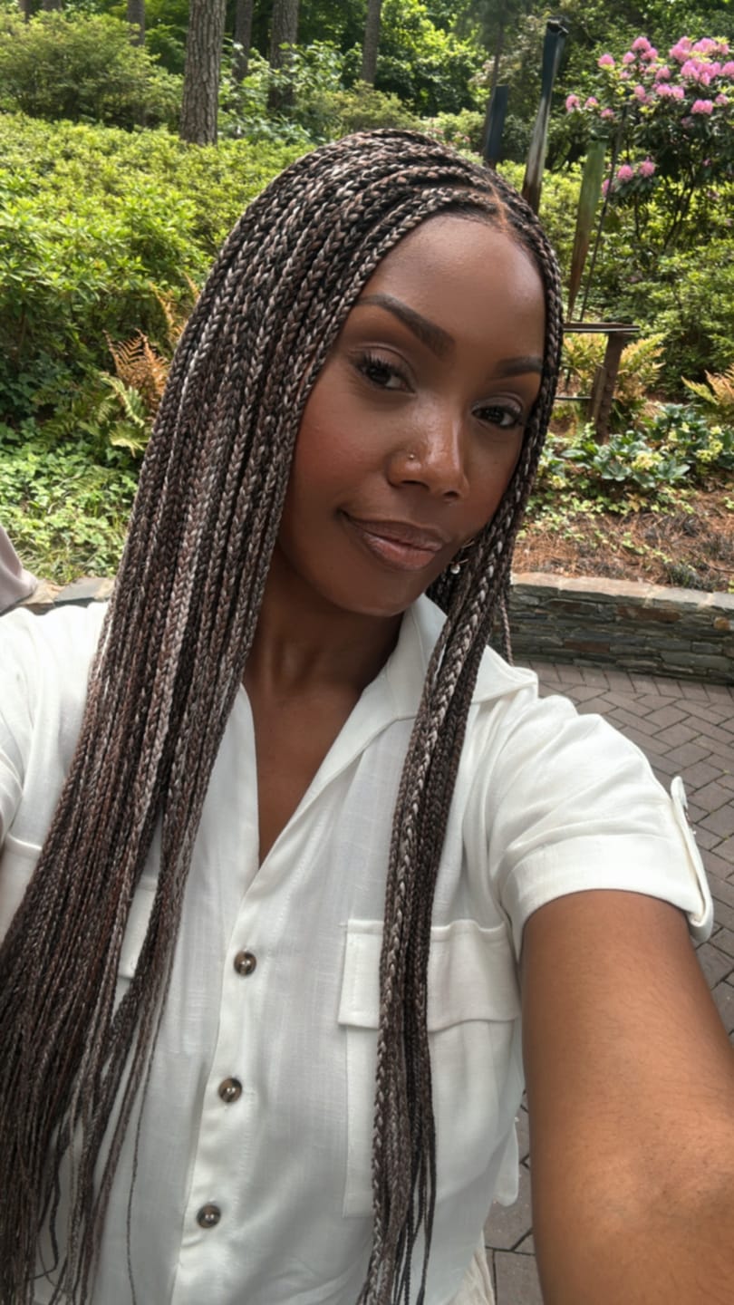Customer photo review of Swiss HD Full Lace Knotless Micro Box Braided Wig 36" 200 Strands