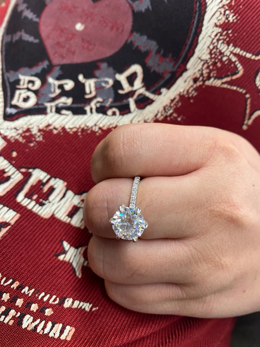 Customer photo review of Rodiffy Moissanite 2.0 Ct ～4.0 Ct Round Cut 6 Prong Promise Rings For Women