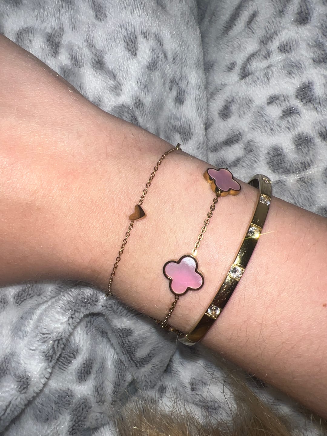 Customer photo review of Cute Heart Armband | 18K vergoldet