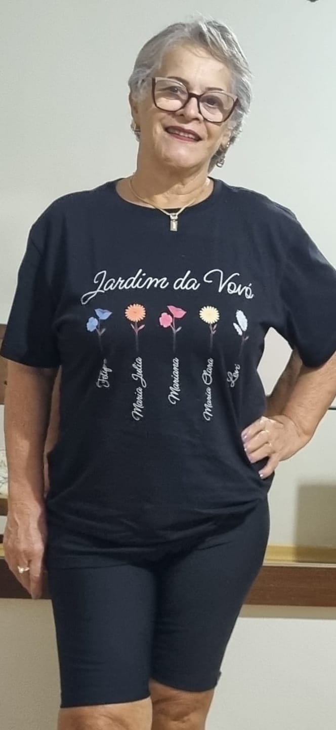 Customer photo review of Camiseta Personalizada Jardim da Vovó - PRETA - Algodão 100%