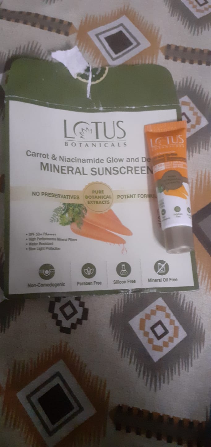 Customer photo review of Carrot & Niacinamide Glow and De-Tan Mineral Sunscreen | SPF 50+ | PA++++ | Sample