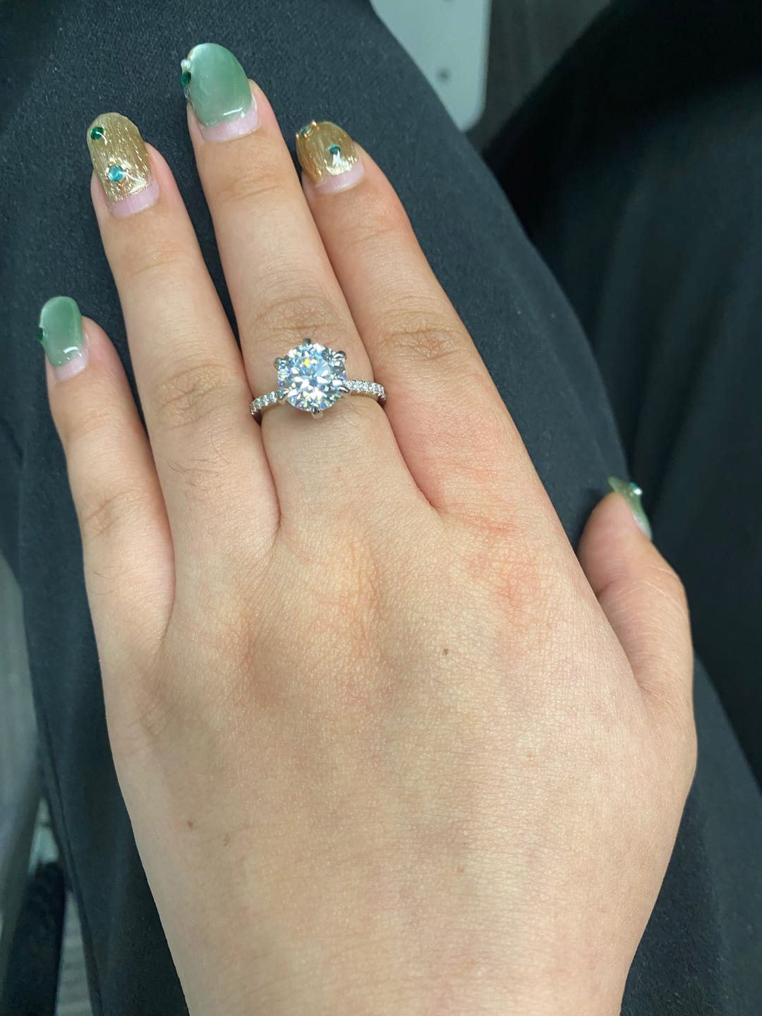 Customer photo review of Rodiffy Moissanite 2.0 Ct ～4.0 Ct Round Cut 6 Prong Promise Rings For Women