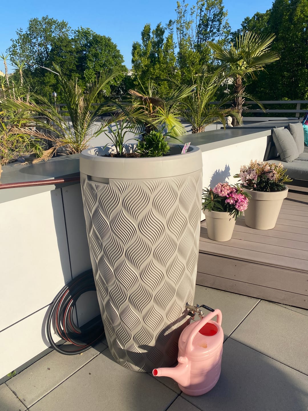 Customer photo review of YourCasa Regentonne 240 Liter [Seabreeze Flower] - Nachhaltige Bewässerung im Garten