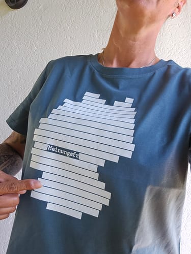 Customer photo review of ORGANIC SHIRT MÄDELS • MEINUNGSFR(ZENSUR) - dunkel