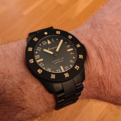 Customer photo review of Aventyr 24-Hour Vanta Black