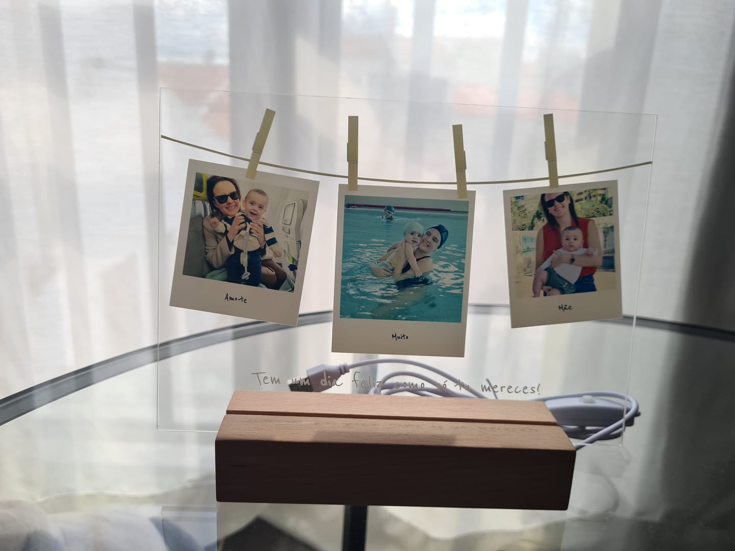 Customer photo review of Lâmpada c/ 3 Memórias Polaroid & Dedicatória