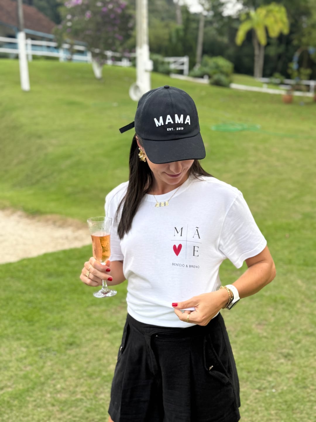 Customer photo review of Camiseta Personalizada MÃE MINIMALISTA - BRANCA - Algodão 100%