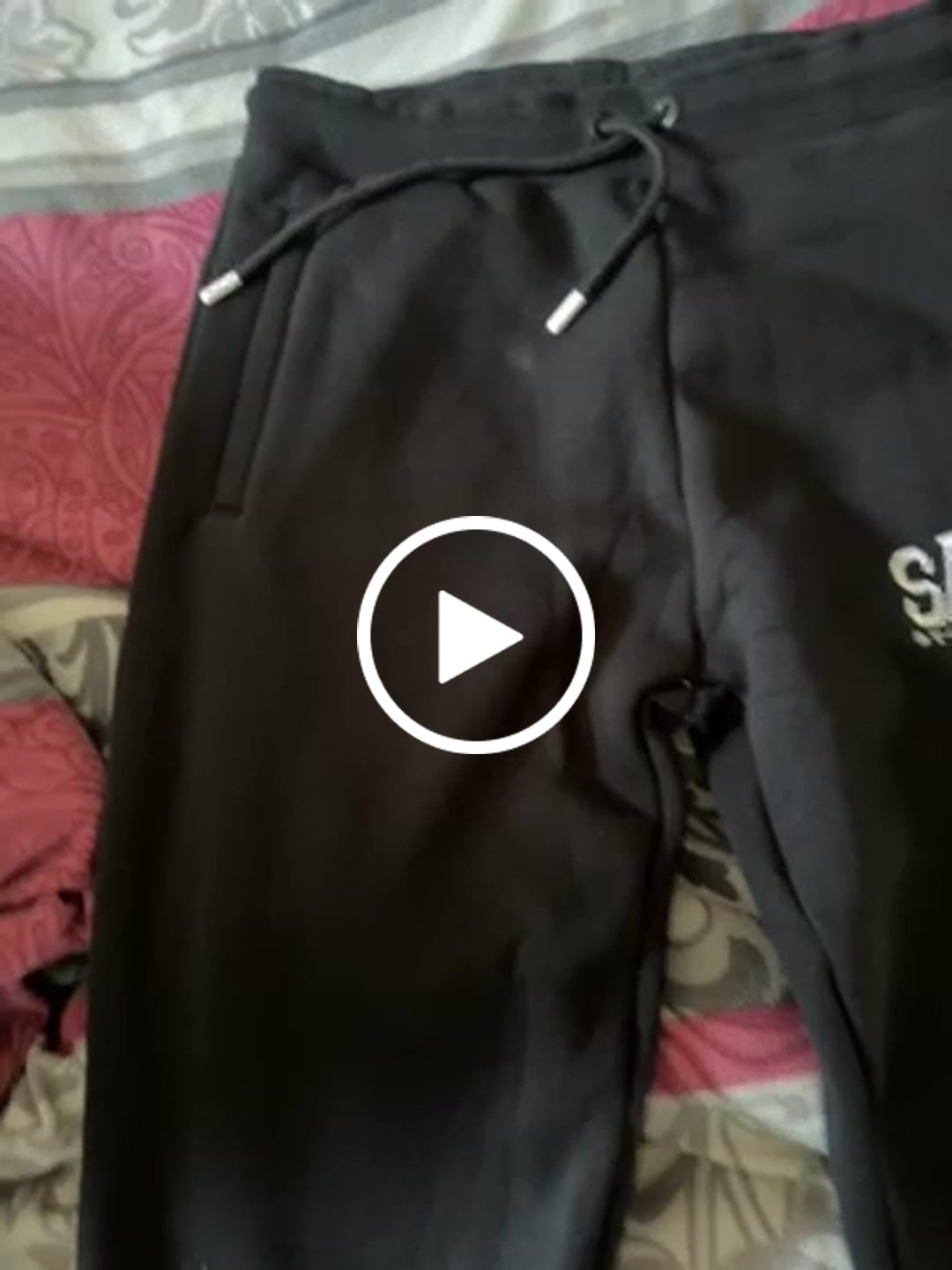 Customer video review of Lifestyle Herren Jogginghose schwarz mit Stickerei by SAEBIS®
