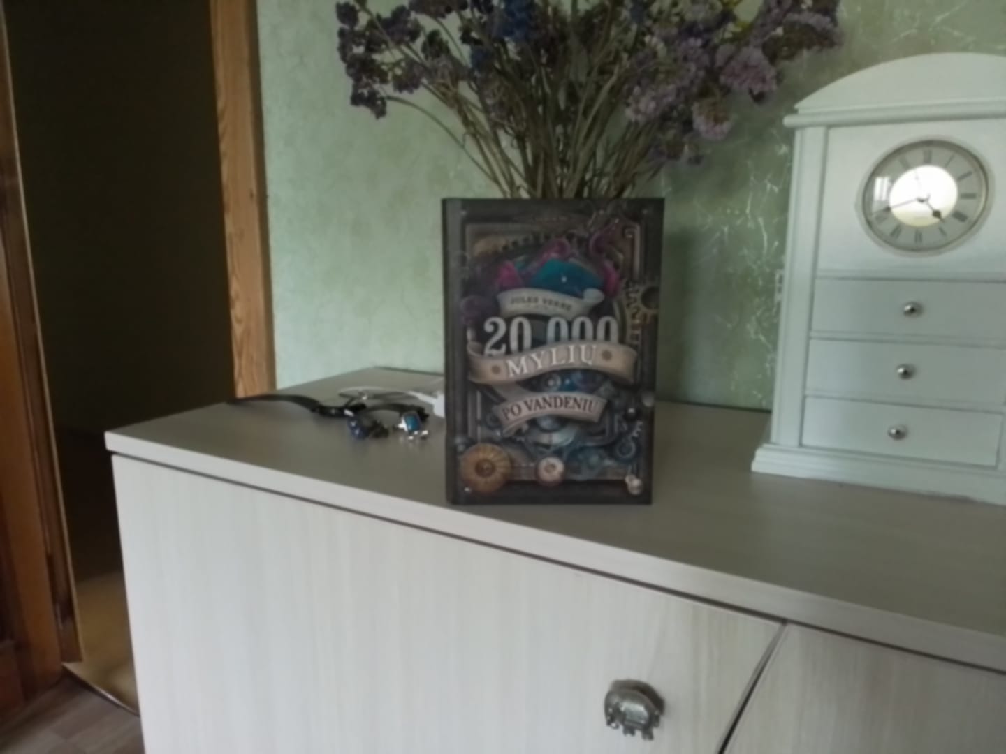 Customer photo review of 20 000 Mylių po vandeniu: žymiausias Žiulio Verno romanas apie kapitoną Nemo + iliustracijos