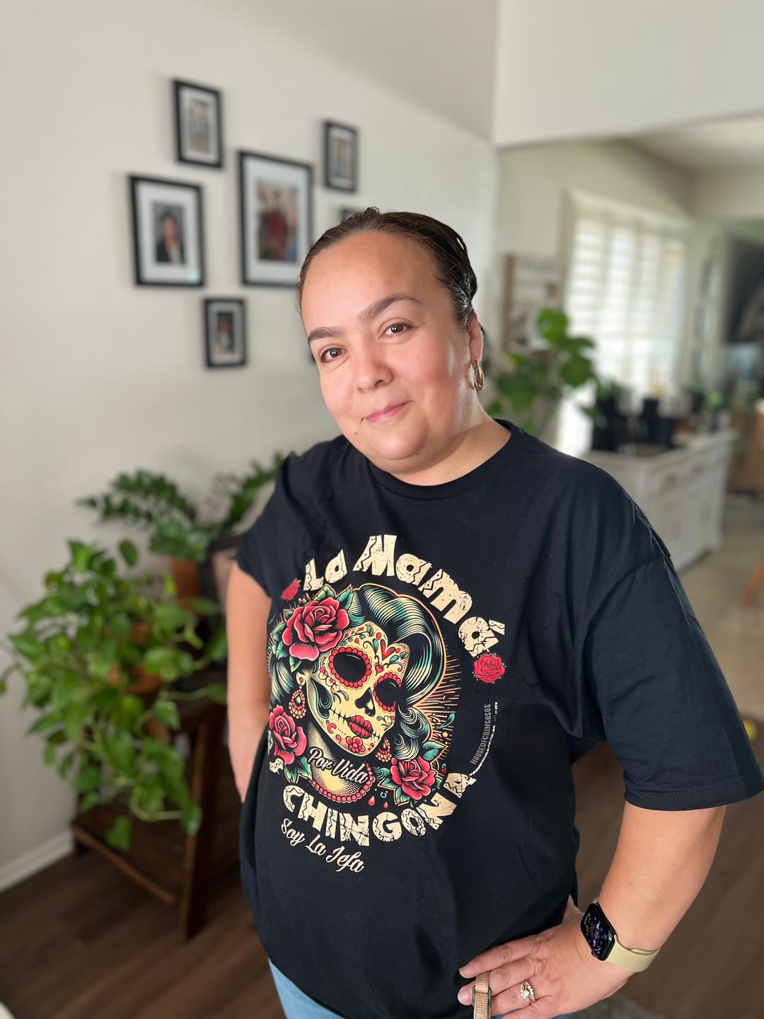 Customer photo review of La Mamá Mas Chingona OG T-Shirt