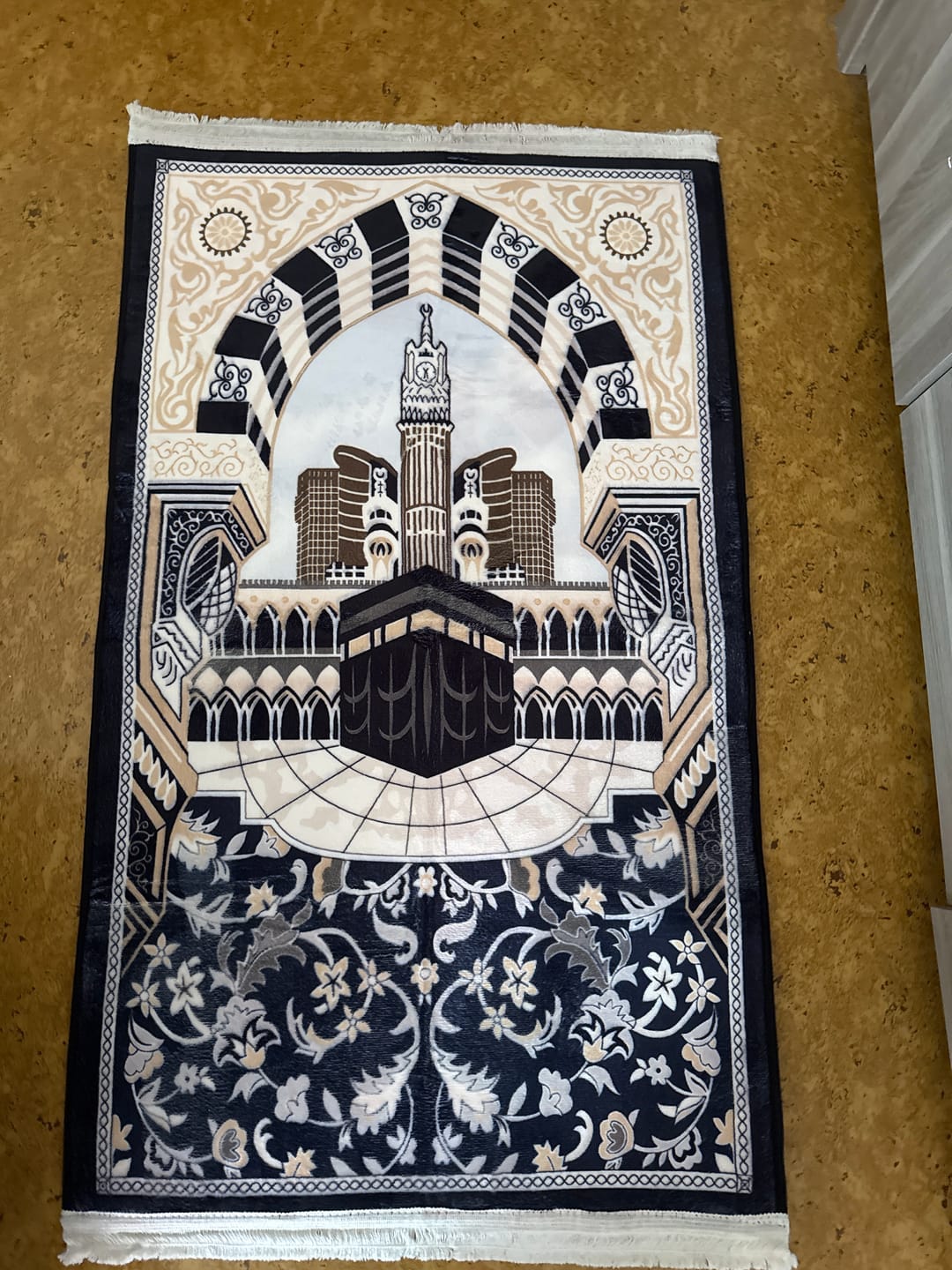 Customer photo review of Floral Kaaba  Padded Prayer Mat