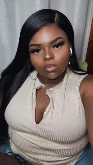 Customer photo review of MORE FACE 13x6 Lace Frontal Wig Preplucked Straight Human Hair Wigs With Baby Hair