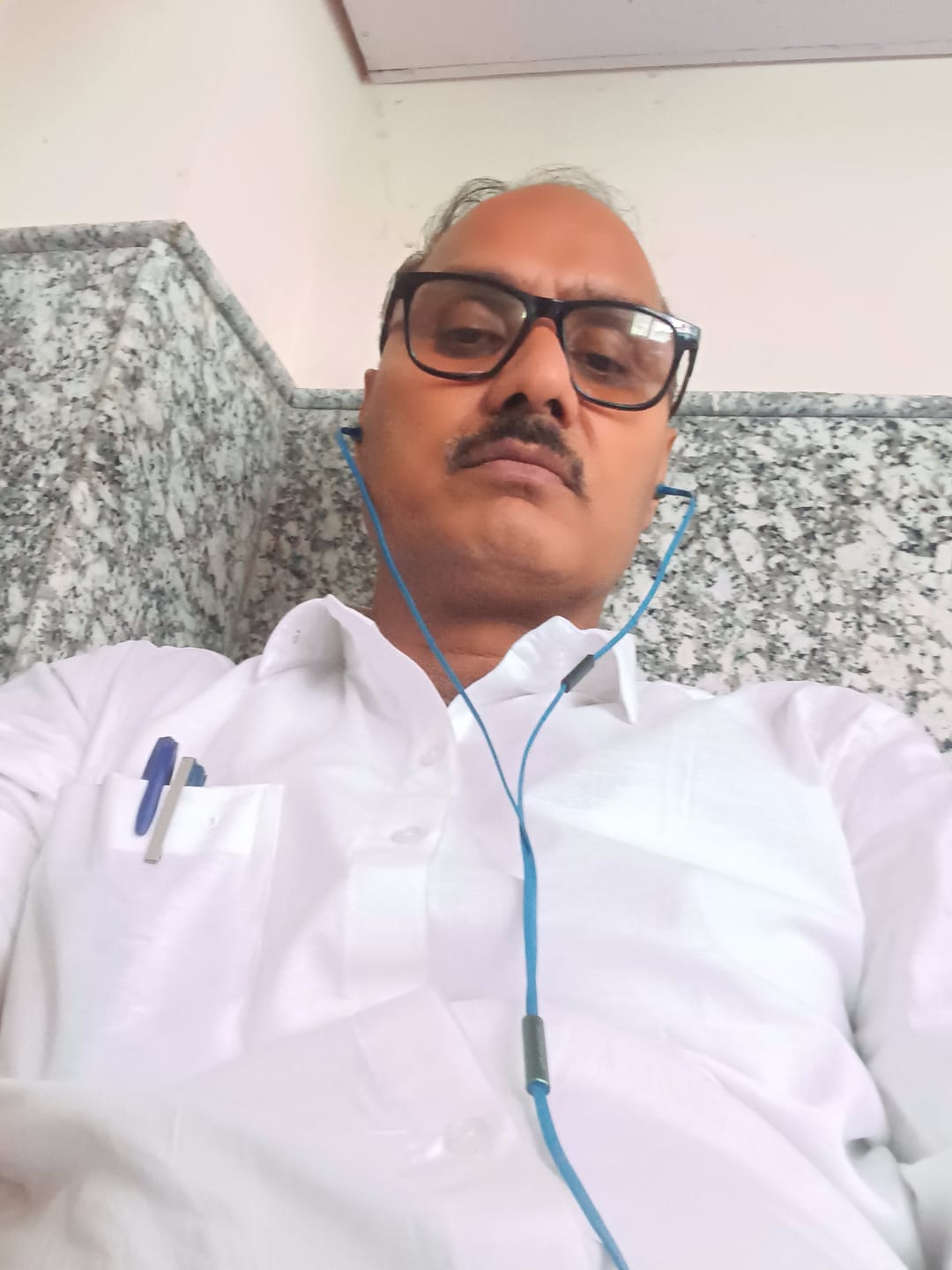 Customer photo review of Amsler - 100% Cotton Slub Formal White Shirt For Men | Uathayam