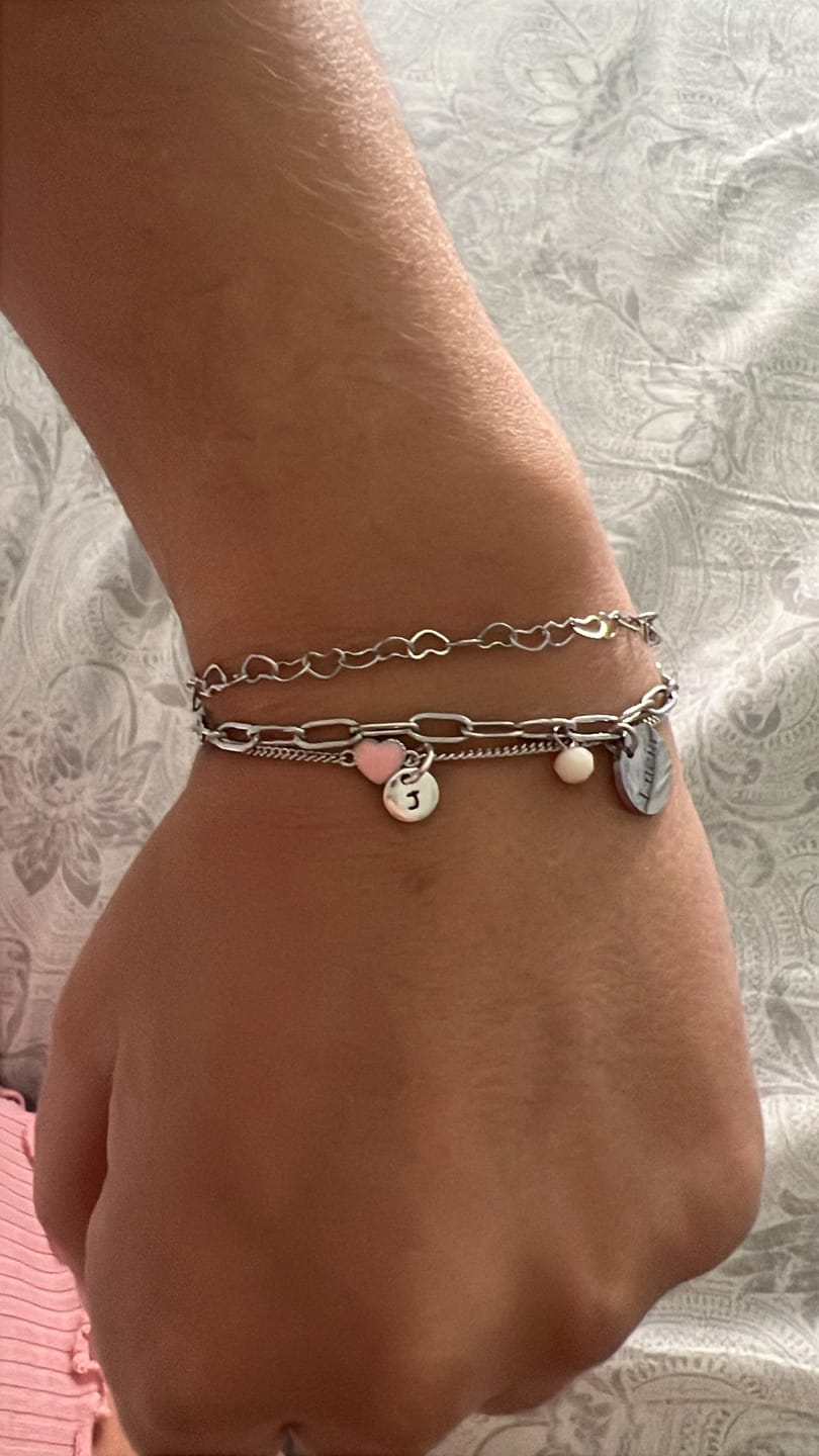 Customer photo review of Charm (Collar y Pendientes) - Iniciales Mini