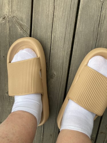 Customer photo review of HappyFlops