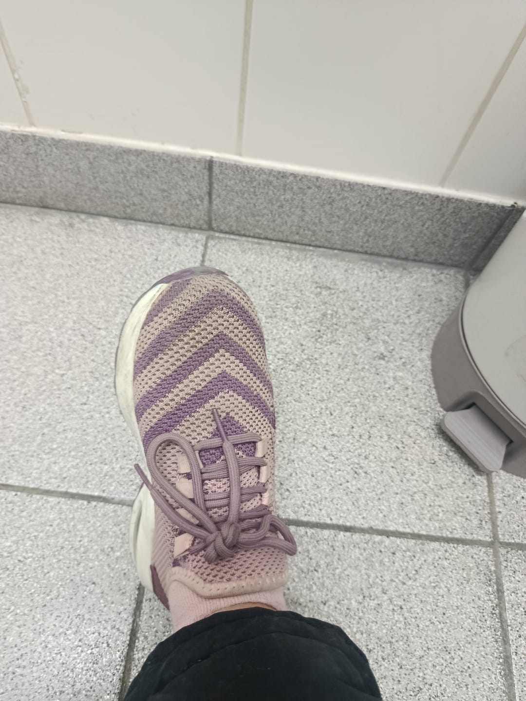 Customer photo review of Zapatilla de Seguridad Guyisa Modelo 0277 Mujer Puntera de Acero Suela de Kevlar Anti Clavos