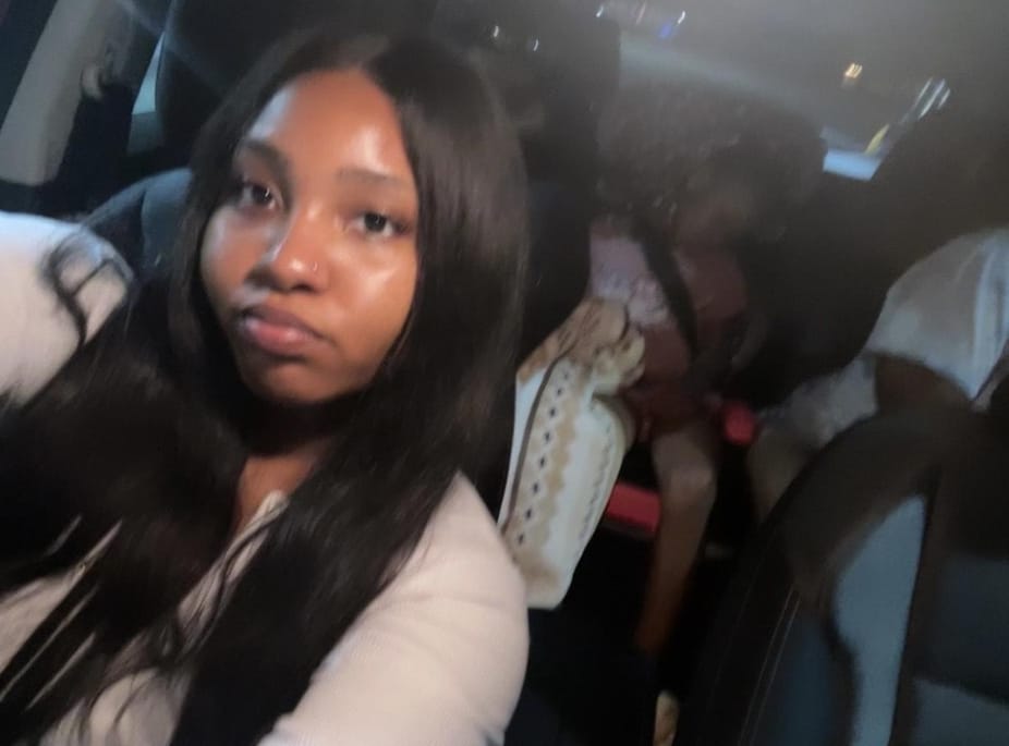 Customer photo review of MORE FACE 13x6 Lace Frontal Wig Preplucked Straight Human Hair Wigs With Baby Hair