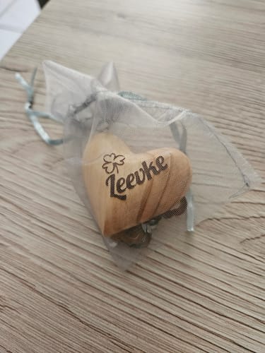 undefined review of Holzherz aus Olivenholz 4x4x2 cm personalisiertes Geschenk image 1 out of 1