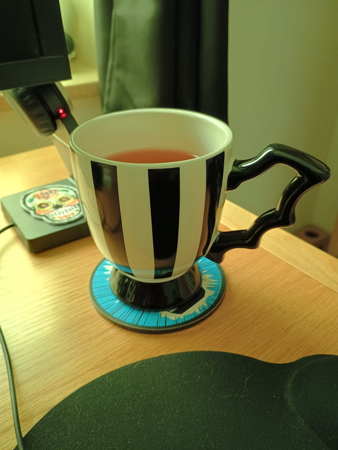 Customer photo review of Gestreife Teetasse mit Fledermausflügel-Henkel