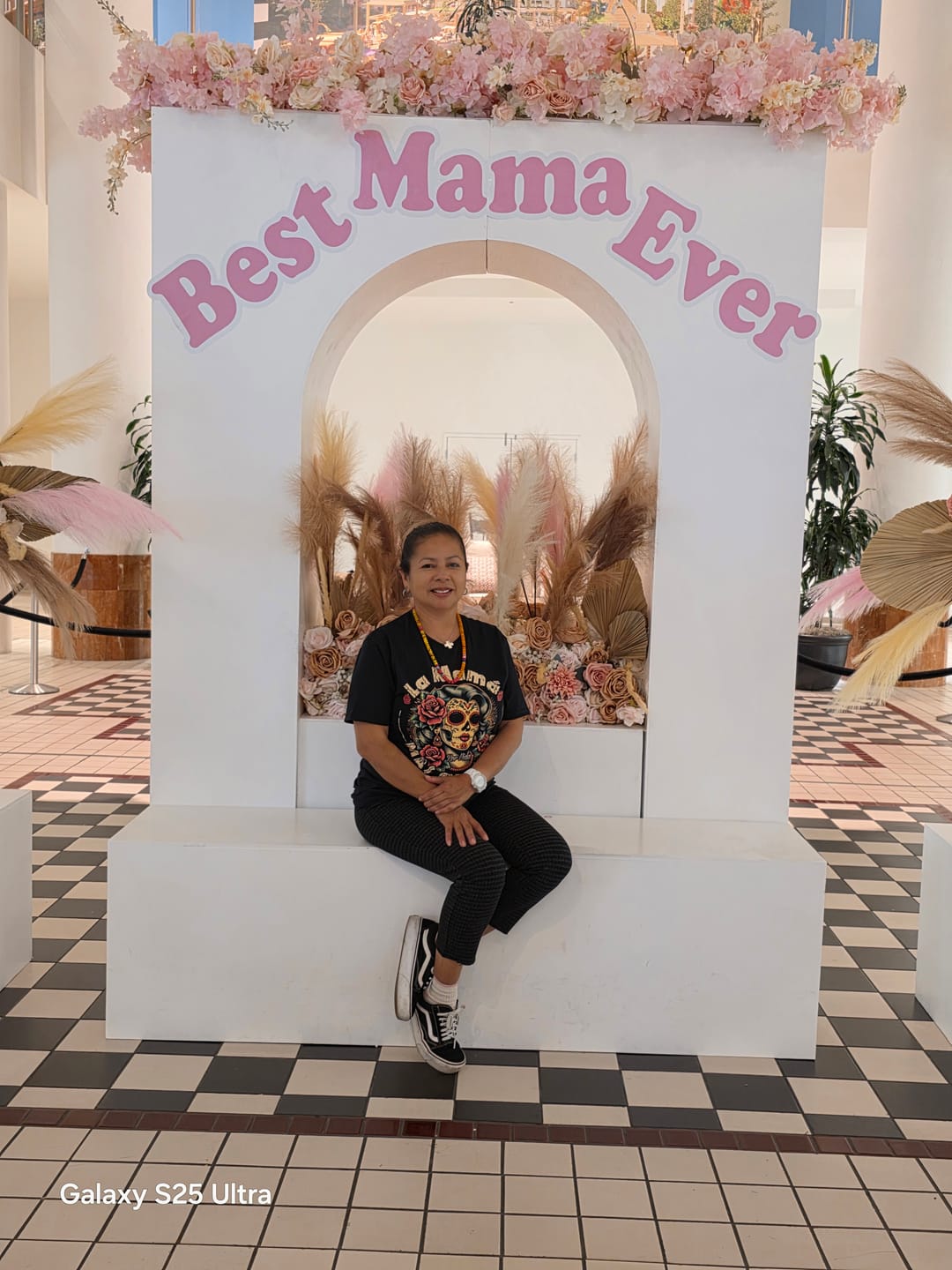 Customer photo review of La Mamá Mas Chingona OG T-Shirt