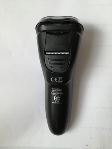 Customer photo review of Rasoir électrique V1 Pro – Lames 4D ultra-précises et tondeuse intégrée pour un rasage net et confortable