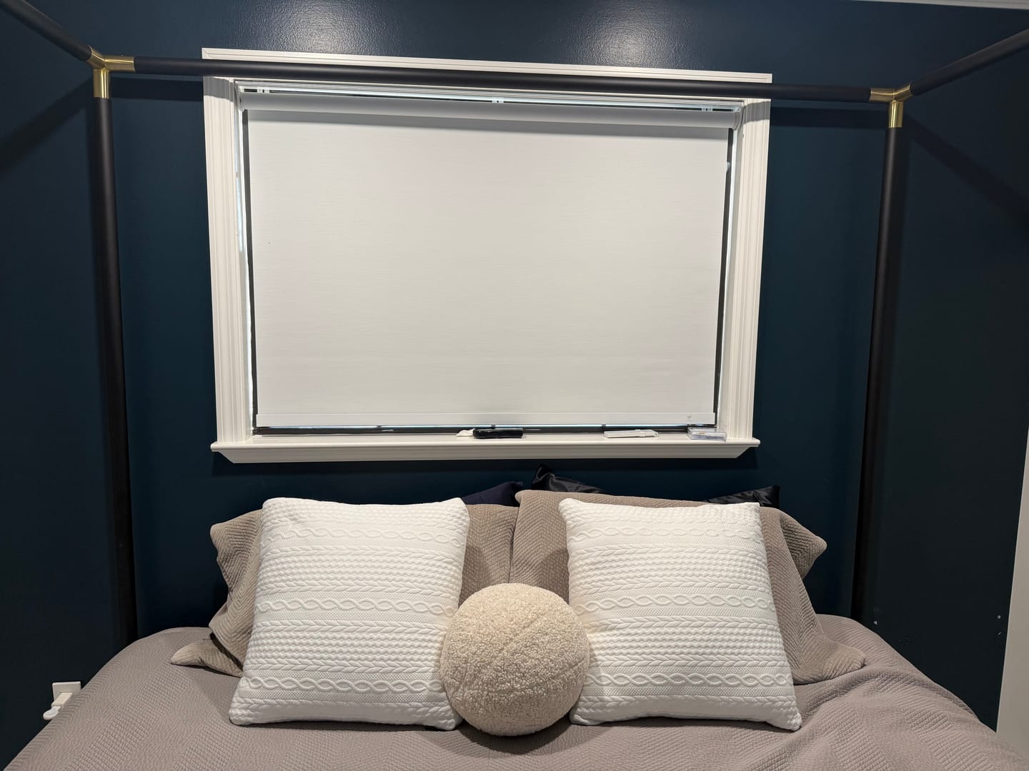 Customer photo review of SmartWings Motorized Roller Shades 100% Blackout Essential