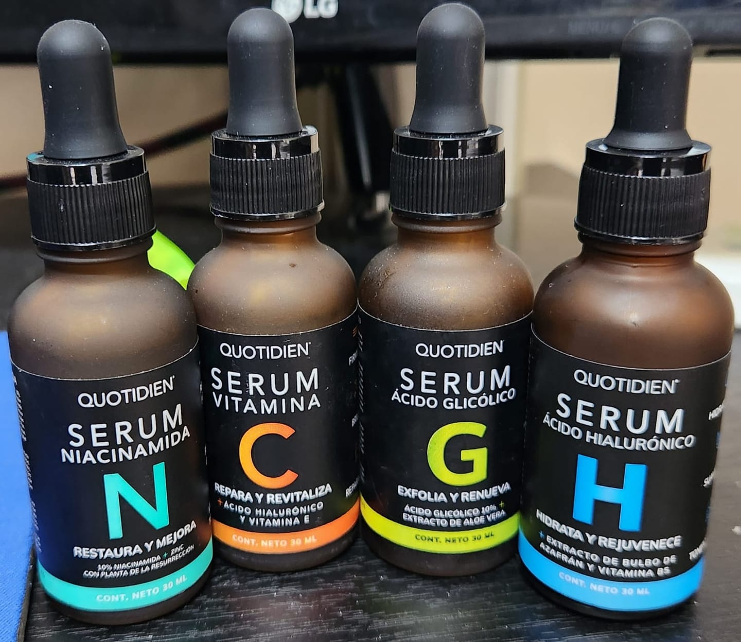 Customer photo review of Kit Los 4 Fantásticos (44% OFF) - Serum de Vitamina C 30ml + Serum de Niacinamida 30ml + Serum Ácido Glicólico 30ml + Serum de Ácido Hialurónico 30ml