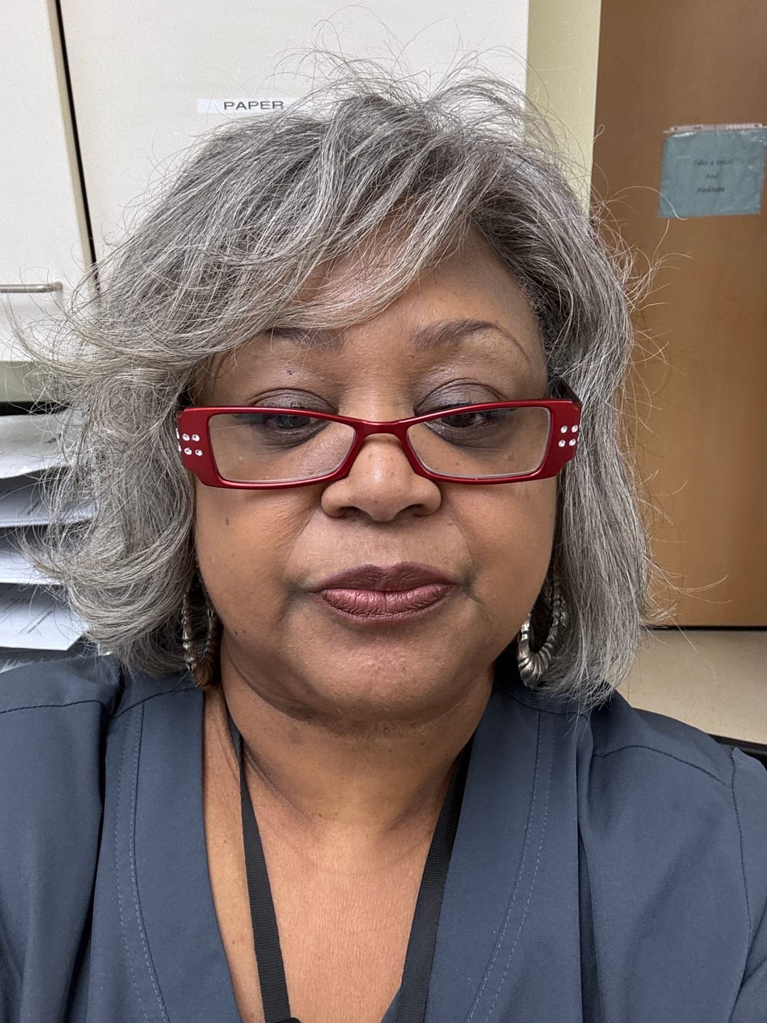 Customer photo review of Luvwin 5x5 Salt And Pepper Glueless Gray Color Pre-Cut Lace Layered Cut Straight Bob Wig 100% Human Hair