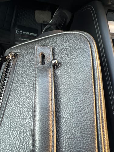 Customer photo review of Crossbody Monclova • Negro Flotter