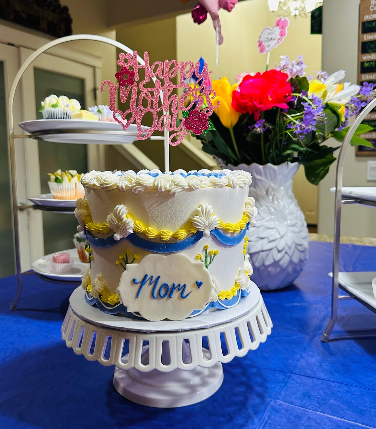 Customer photo review of Mom's Wilton Cake