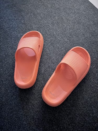 Customer photo review of HappyFlops
