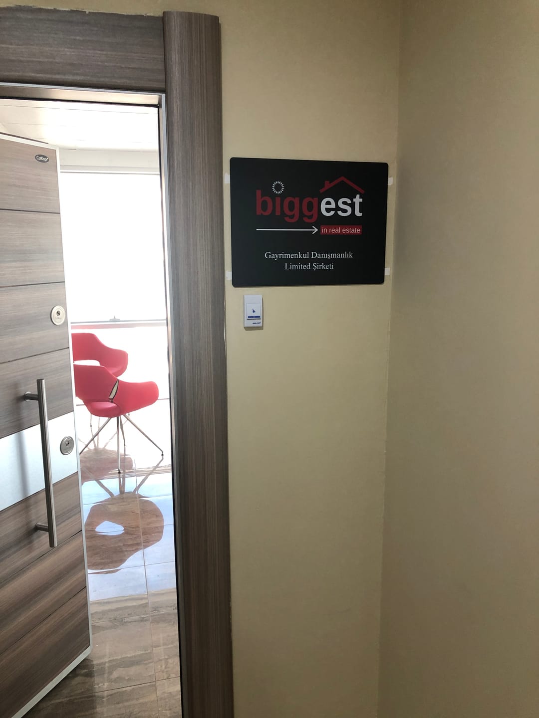 Customer photo review of Siyah Pleksi Kapı Tabelası