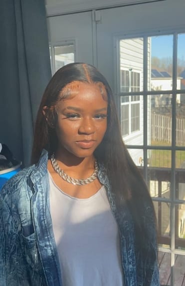 Customer photo review of MORE FACE 13x6 Lace Frontal Wig Preplucked Straight Human Hair Wigs With Baby Hair
