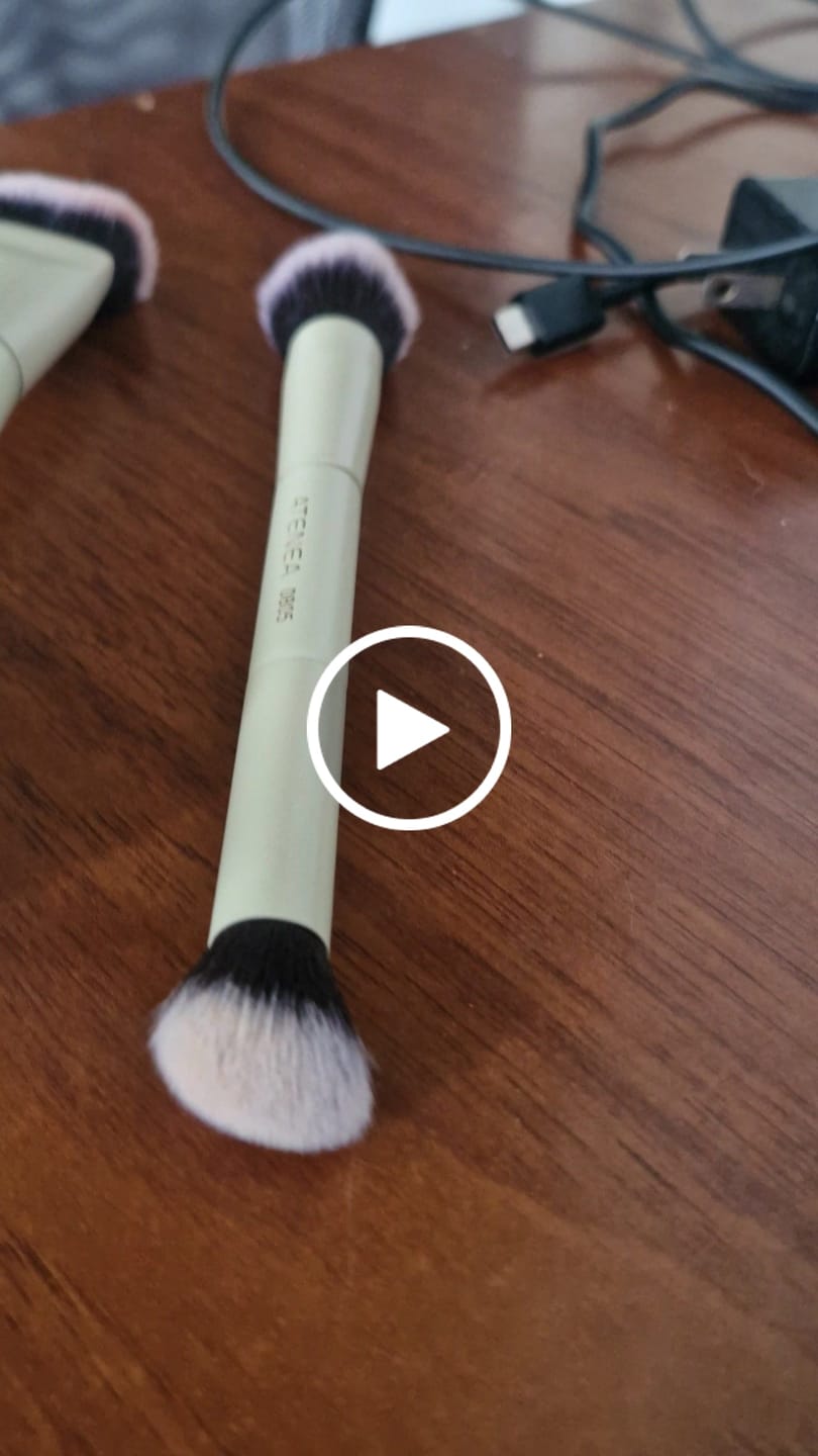 Customer video review of BROCHA DUO BASE Y CREMA