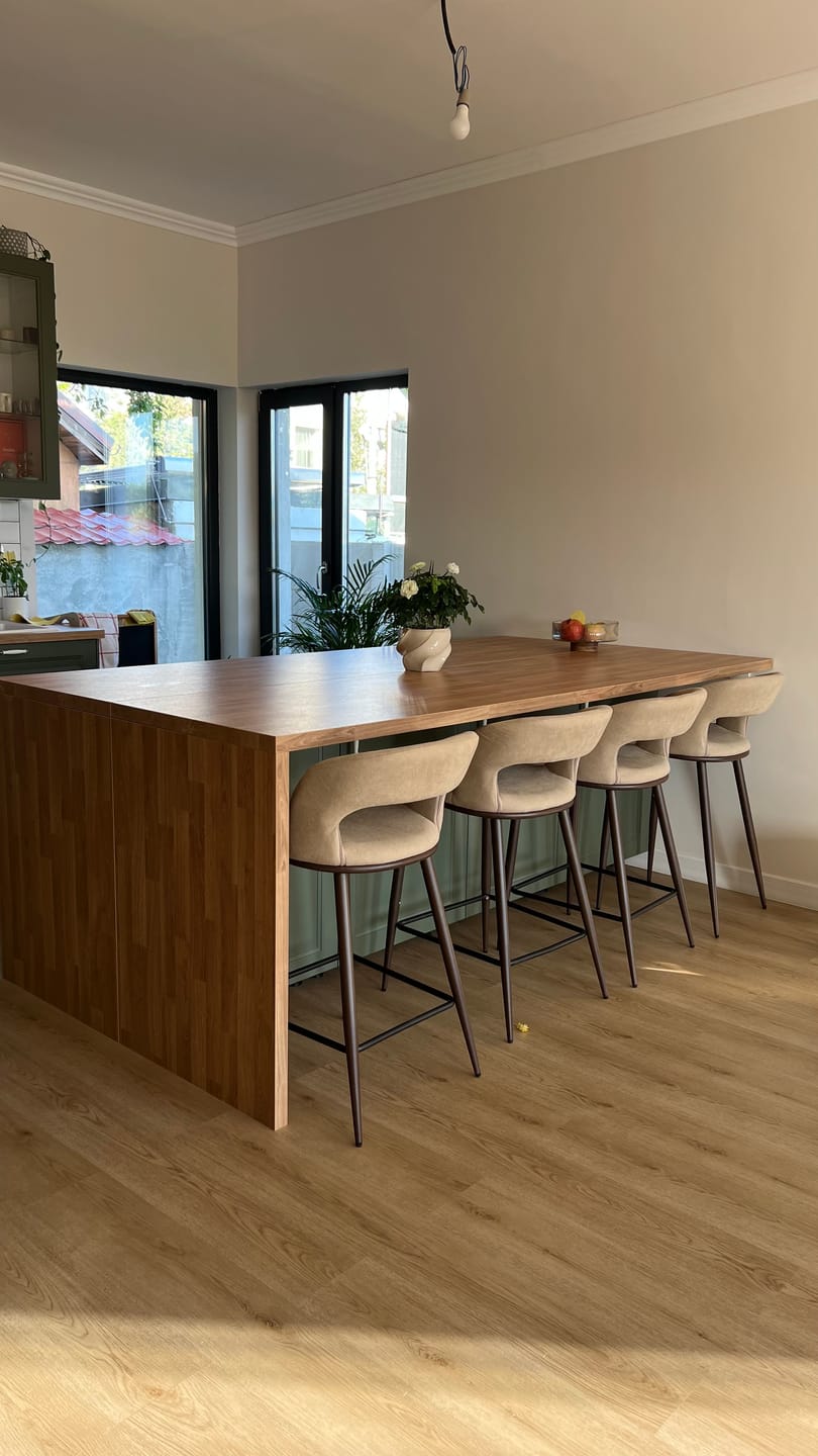 Customer photo review of Scaun bar H114, bej/nuc, stofa clasica/otel, 48x52x92 cm