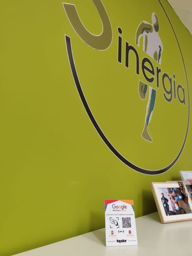 Customer photo review of Expositor Reseñas Google NFC y QR