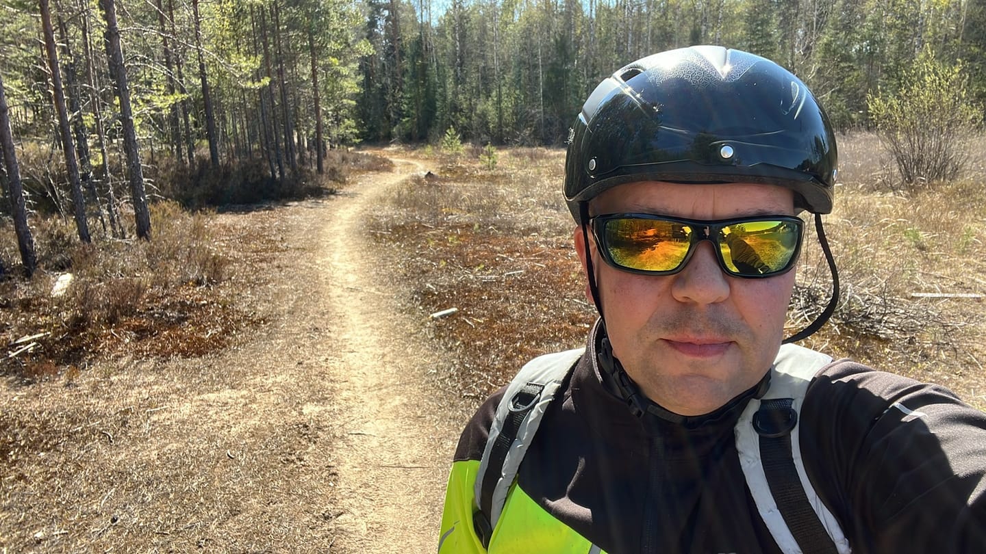 Customer photo review of Vakole Integrally Molded Bicycle Helmet with Magnetic Goggles