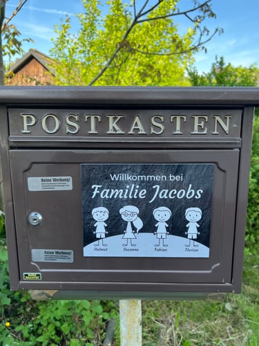 Customer photo review of Familien Türschild (UV- und wetterfest) inkl. Klebebefestigung