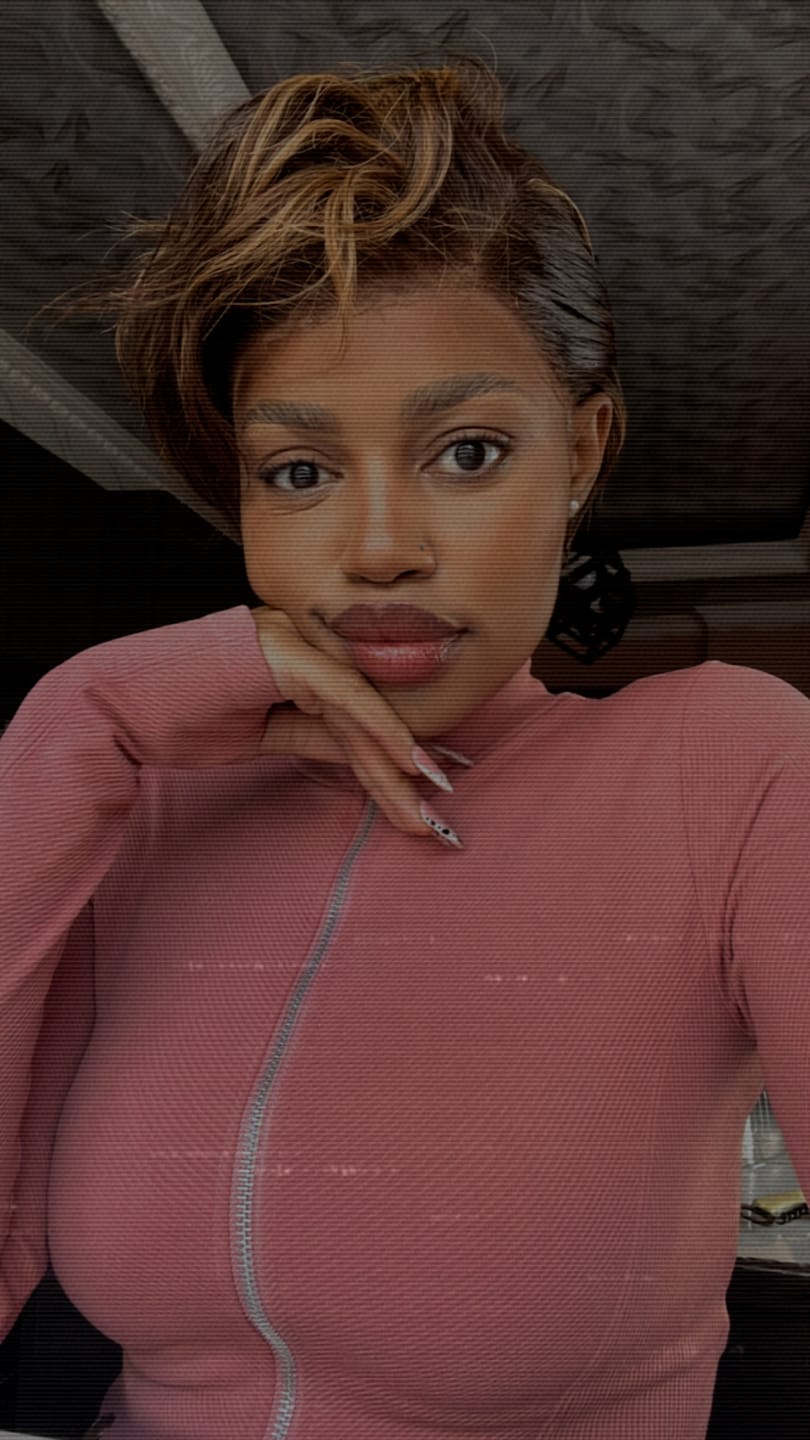 Customer photo review of Brazilian 13x4 Lace Frontal Wig Pixie Cut Col